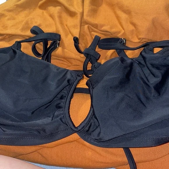 black walmart brand bathing suit top - Picture 1 of 3